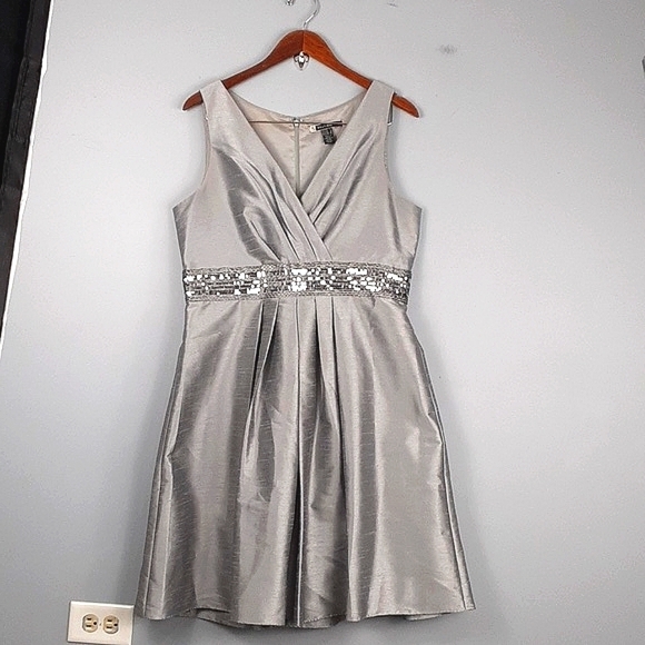 JS Boutique V-Neck Silver Event Holiday Circular Sleeveless Embellished Dress - Picture 1 of 9